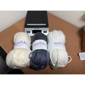 Destash: Knit Picks Mighty Stitch Yarn Cream Gray White Worsted Super Bulky
